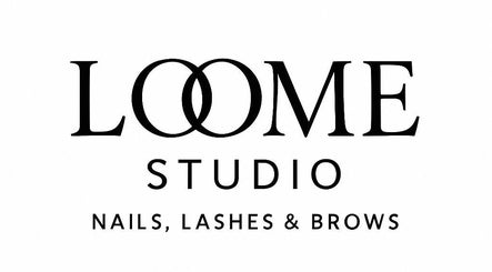Logotipo de Loome Studio en Valdemoro, Comunidad De Madrid, ES para uñas, pestañas y cejas.