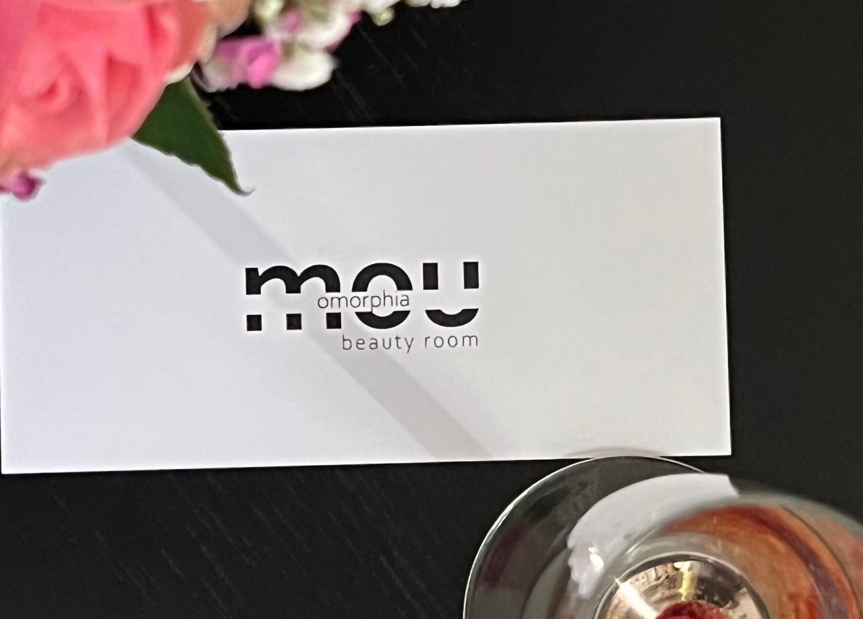 Elegante Omorphia Mou Karte und Blumen in Karlsruhe, Baden-Württemberg, DE.