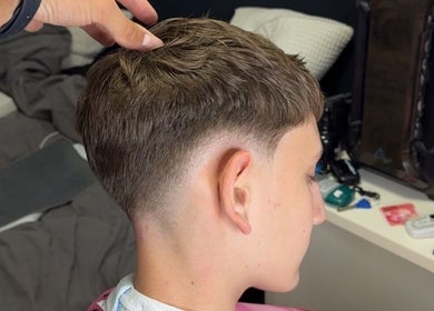Fresh haircut at Kalfon barbershop, ראשון לציון, מחוז המרכז, IL, showcasing a clean fade.