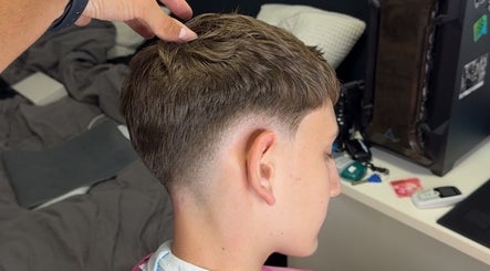 Fresh haircut at Kalfon barbershop, ראשון לציון, מחוז המרכז, IL, showcasing a clean fade.