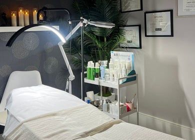 Cozy treatment room at Lini's Cosmetics, Vaughan, Ontario, CA, featuring modern equipment and soothing decor.