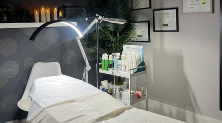 Cozy treatment room at Lini's Cosmetics, Vaughan, Ontario, CA, featuring modern equipment and soothing decor.