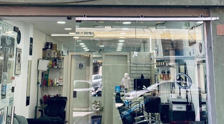 Interior del elegante Hairhood Studio, ubicado en Buenos Aires, Ciudad Autónoma de Buenos Aires, AR.