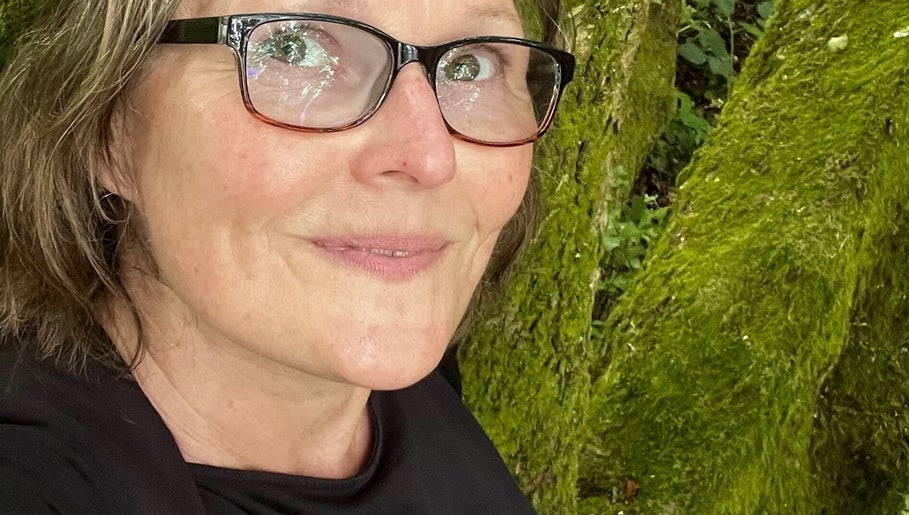 Woman enjoying nature at Linden & Light Therapy @Naturality Wellness, Berkhamsted, England, GB.