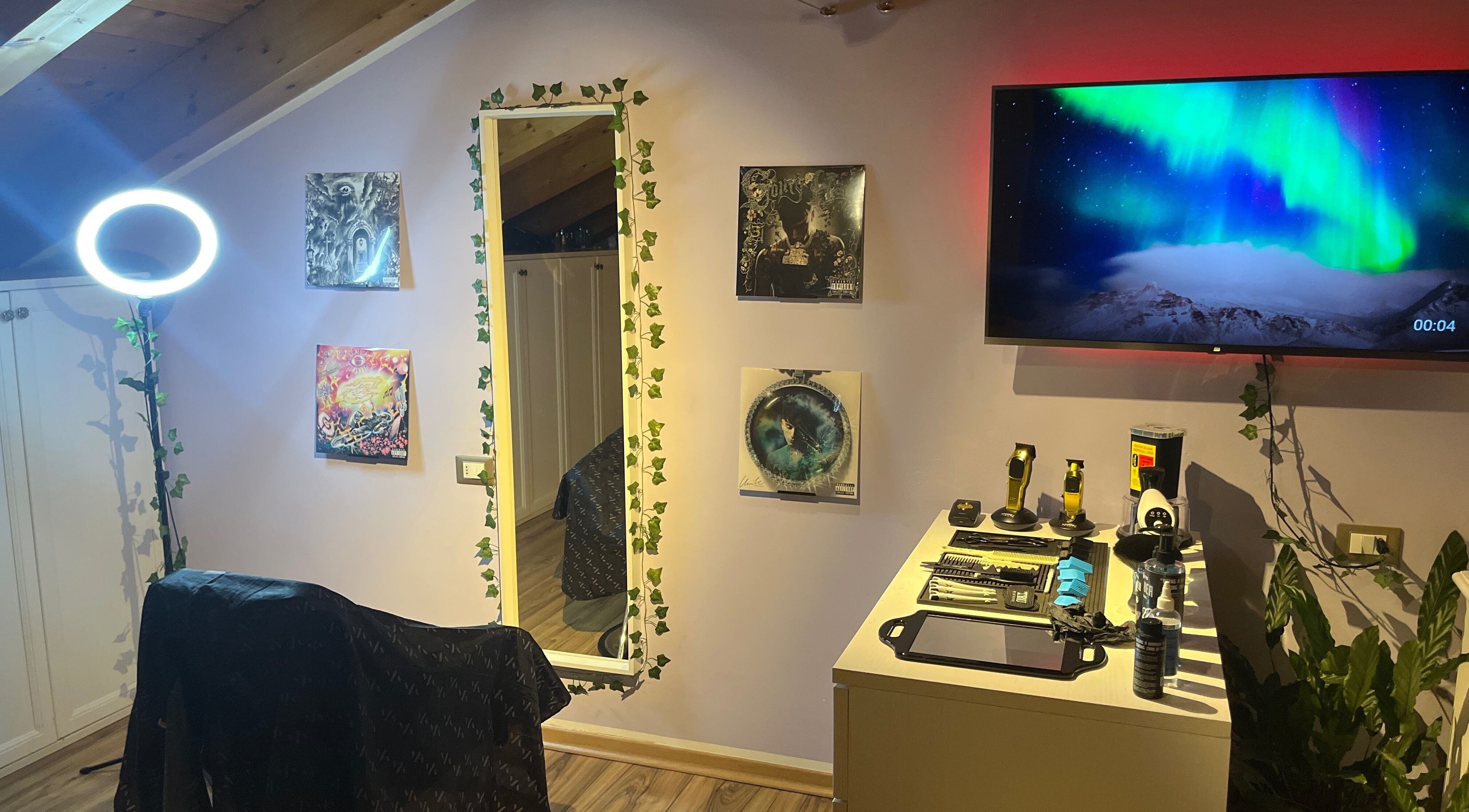 Modern barber corner at Barberstar, Feltre, Veneto, IT with bright lighting and stylish decor.