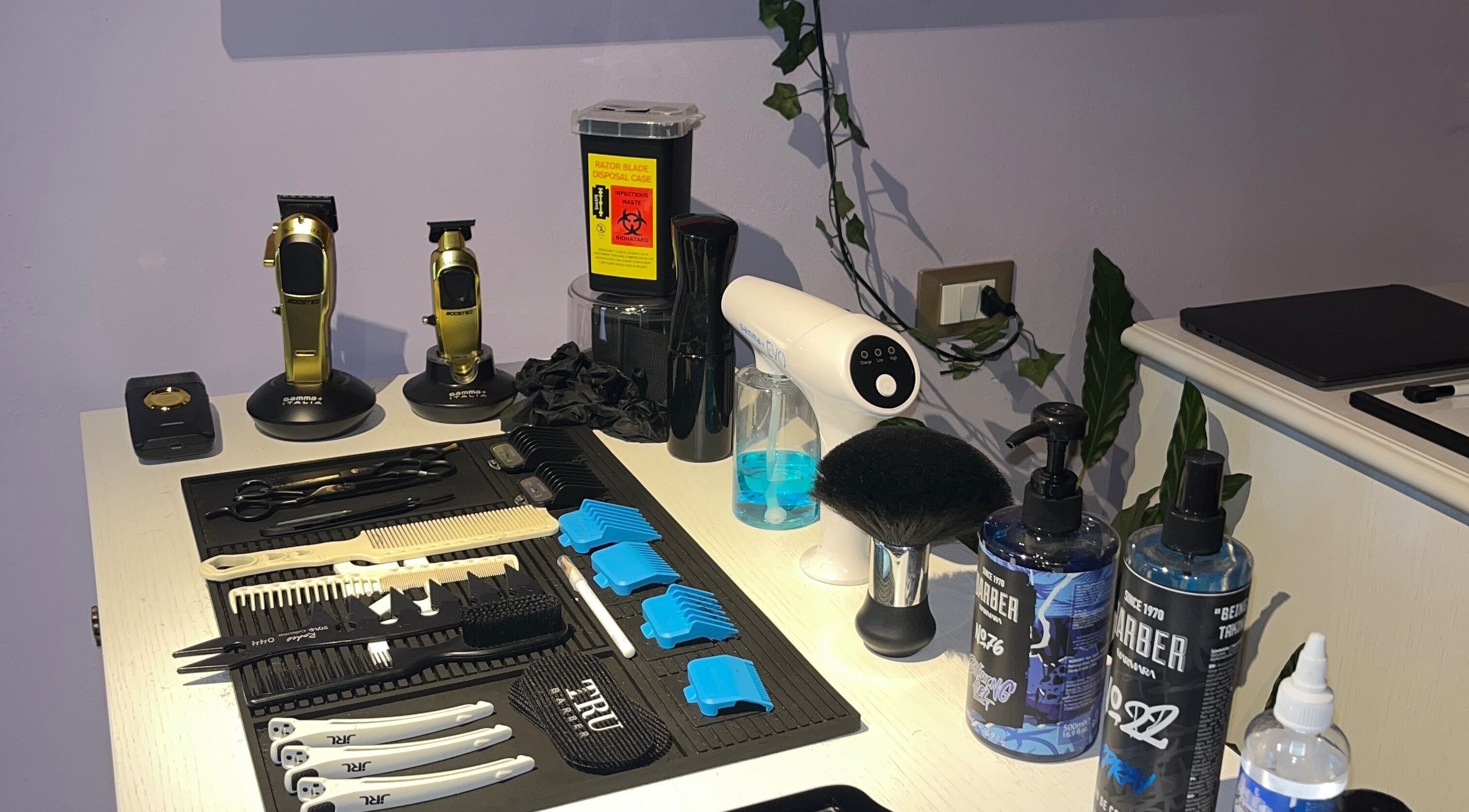 Barber tools at Barberstar in Feltre, Veneto, IT, showcasing premium grooming essentials.