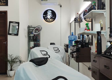 Interior de THE CRAZY BARBERS CLUB en Santa Cruz De La Sierra, Departamento De Santa Cruz, BO.