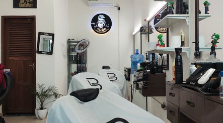 Interior de THE CRAZY BARBERS CLUB en Santa Cruz De La Sierra, Departamento De Santa Cruz, BO.