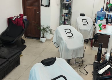 Interior de THE CRAZY BARBERS CLUB en Santa Cruz De La Sierra, espacio moderno y equipado.