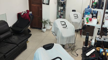Interior de THE CRAZY BARBERS CLUB en Santa Cruz De La Sierra, espacio moderno y equipado.