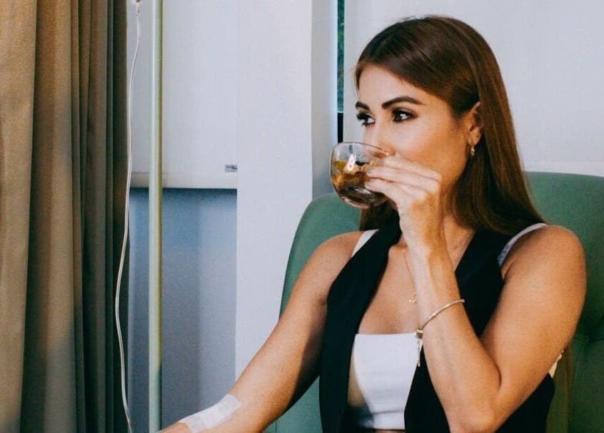 Relaxed client enjoying a drink at LLERAS MEDICAL LOUNGE, Medellín, Antioquia, CO.