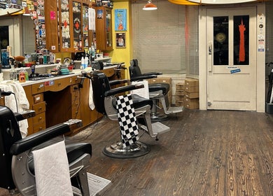 Cozy interior of The Outro Barbershop in 서울특별시, KR with vintage chairs and classic decor.