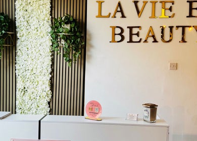 Reception of La Vie en Beauty in Bristol, England, GB with floral decor and branding.