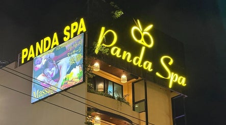 Biển hiệu đèn LED nổi bật của Panda Spa tại Đà Nẵng, Đà Nẵng, VN.