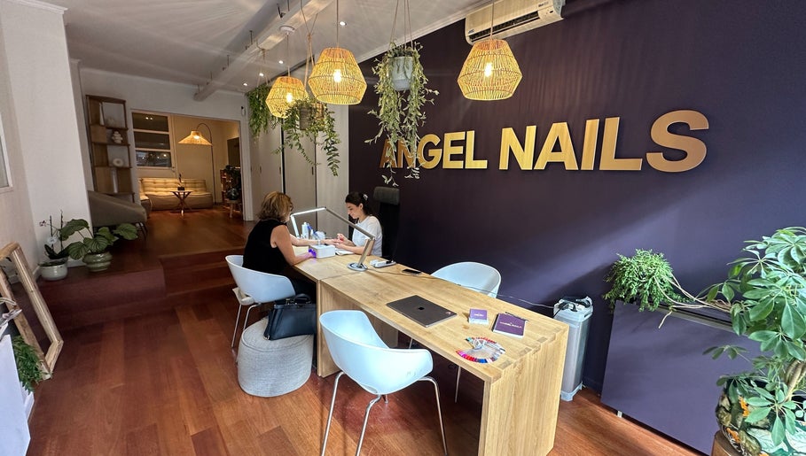 Interior of Angel Nails in Uccle, Bruxelles, BE showing a stylish nail service area with plants.