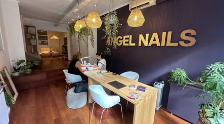 Interior of Angel Nails in Uccle, Bruxelles, BE showing a stylish nail service area with plants.