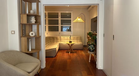 Elegant seating area at Angel Nails, Uccle, Bruxelles, BE featuring comfy sofa and chic decor.