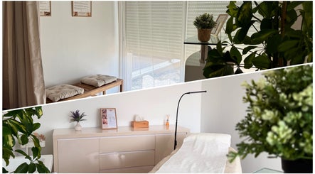 Intérieur paisible de Les Soins De Diana, Loyettes, Auvergne-rhône-alpes, FR, avec plantes et décor moderne.