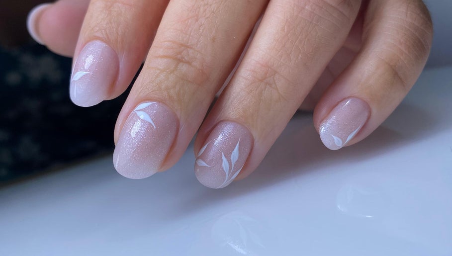 Nail art élégant à Morgane, Fée des Ongles, Le Chay, Nouvelle-Aquitaine, FR.