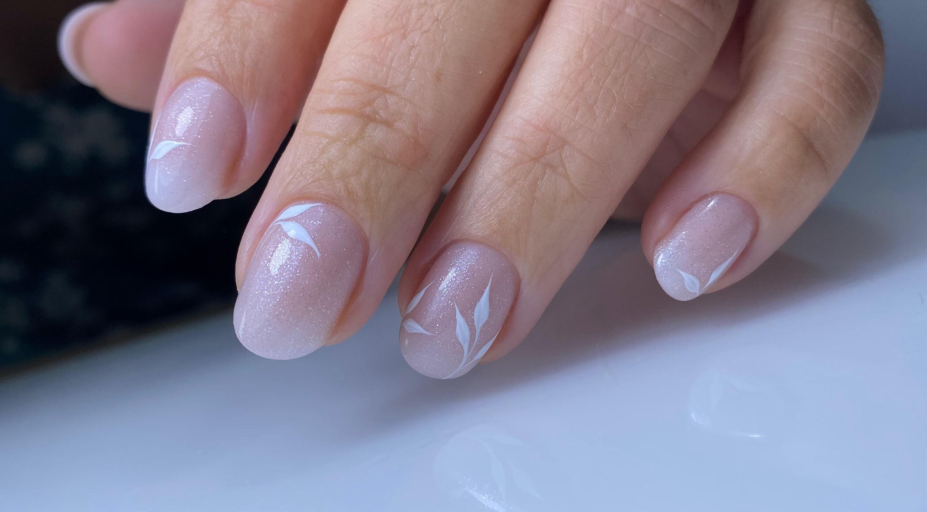 Nail art élégant à Morgane, Fée des Ongles, Le Chay, Nouvelle-Aquitaine, FR.