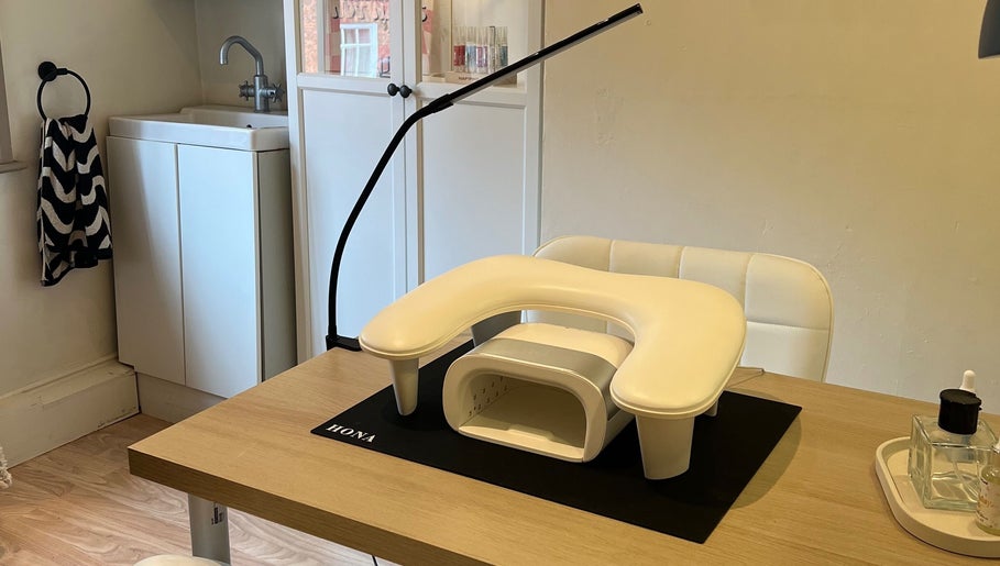 Nail station at Rosie’s Retreat in Barton-under-needwood, England, GB, featuring modern equipment and serene decor.