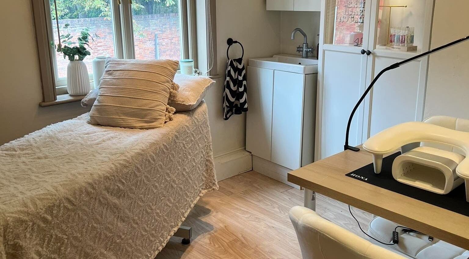 Relaxing spa room at Rosie’s Retreat in Barton-under-Needwood, England, GB with treatment bed and stylish decor.