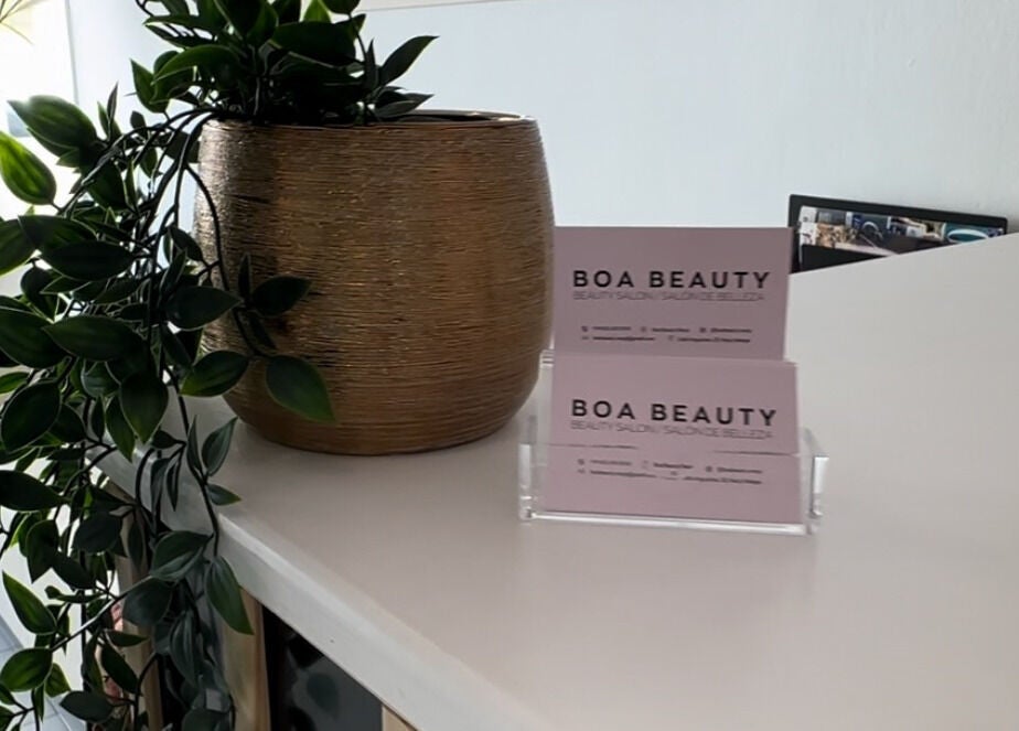 Inviting decor at Emma Beth Make-Up, Nerja, Andalucía, ES, showcasing elegant plant and business cards.
