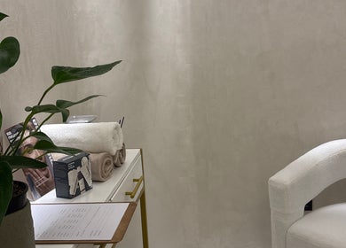 Calming treatment area at Skin & Sage, Cape Town, Western Cape, ZA with lush plant and relaxing chair.