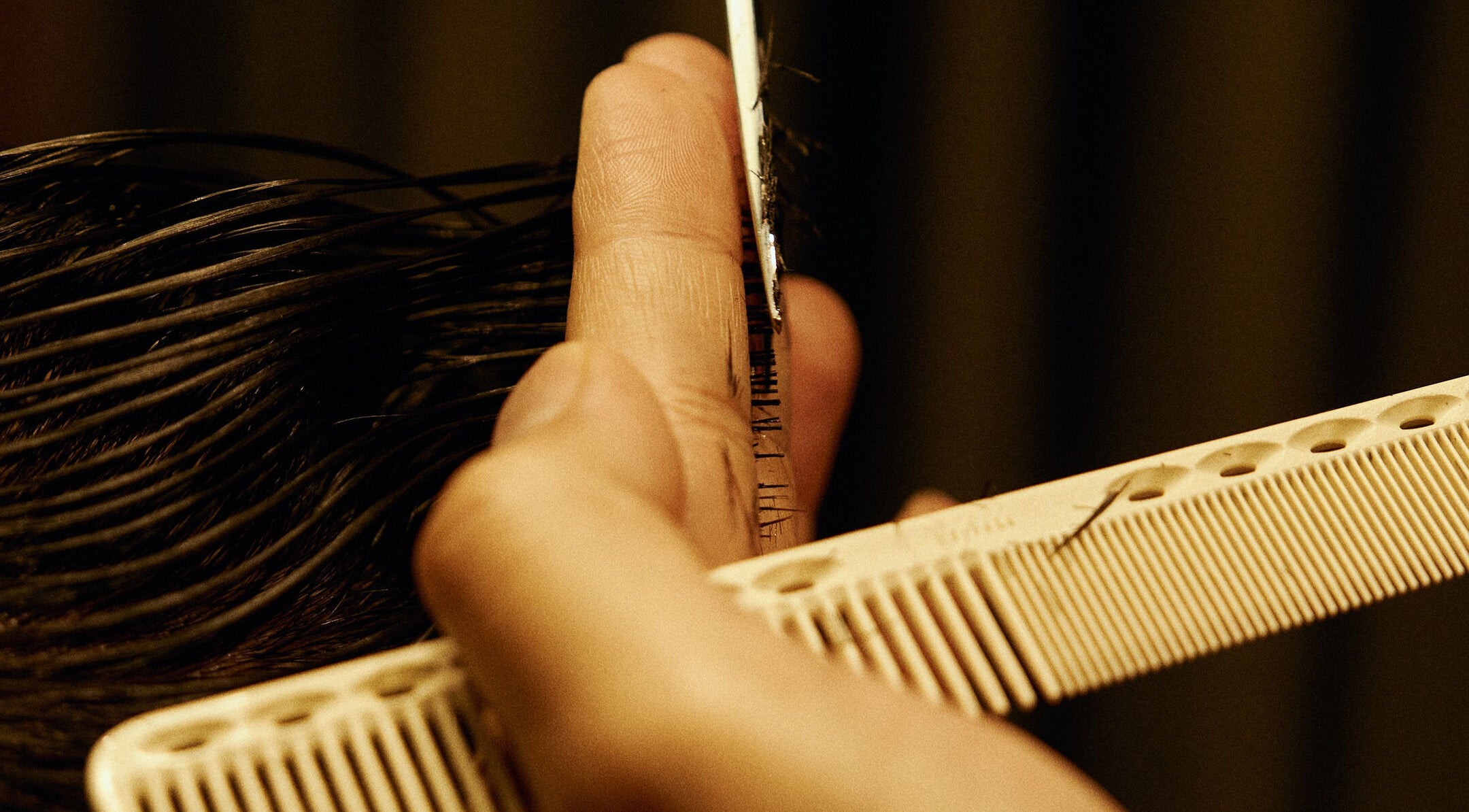 การตัดผมละเอียดที่ Kingsman Thailand ในกรุงเทพมหานคร