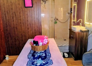 Relaxing spa room at Cora Spa in New Delhi, Delhi, IN with massage table and ambient lighting.
