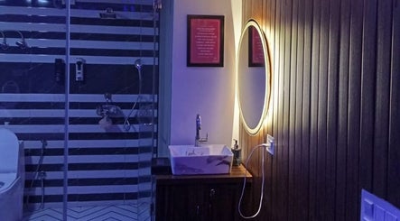 Luxurious bathroom with round mirror at Cora Spa, New Delhi, Delhi, IN.