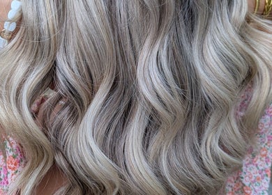Cheveux bouclés blonds à Le salon de Priscilla, Malataverne, Auvergne-rhône-alpes, FR.