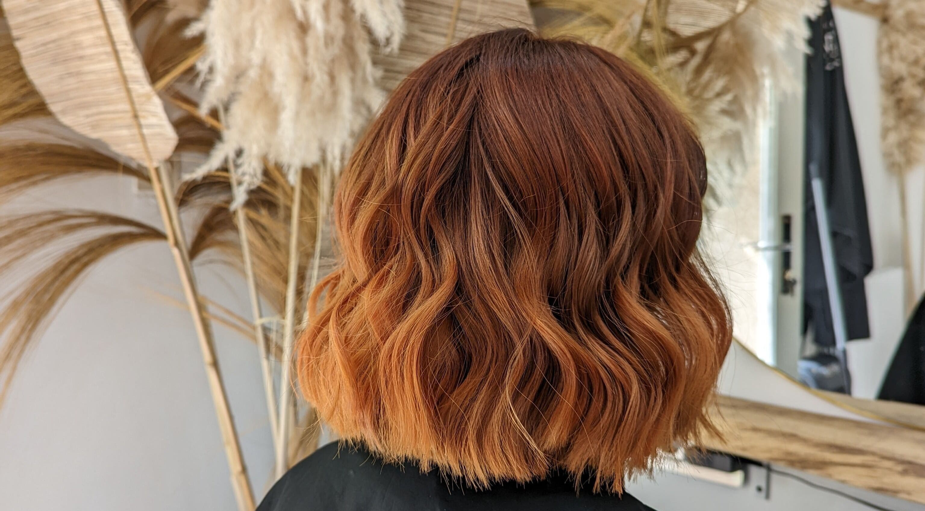 Cheveux ondulés et colorés à Le Salon De Priscilla, Malataverne, Auvergne-rhône-alpes, FR.