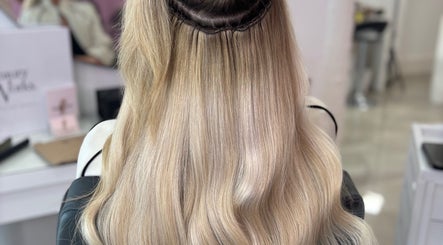 Blonde hair extensions expertly applied at lengthsbygi, Kirkintilloch, Scotland, GB salon.