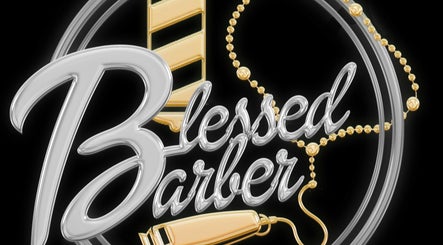 Logo de Blessed Barber en General Pico, La Pampa, AR, con detalles dorados y plateados sobre fondo negro.