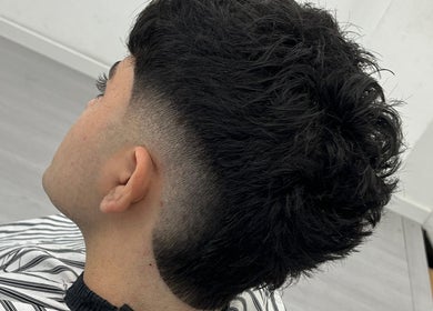 Corte moderno y elegante en Kimey.estudio, Neuquén, Neuquén, AR, mostrando un acabado profesional.