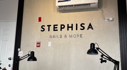 Interior de Stephisa Nails & More en Panamá, Provincia De Panamá, PA mostrando decoración elegante.