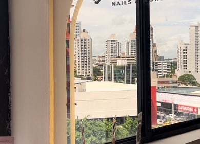 Vista desde Stephisa Nails & More en Panamá, Provincia De Panamá, PA, con horizonte urbano de fondo.