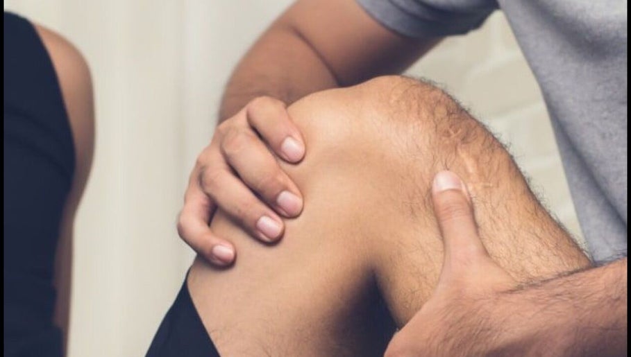 Knee massage at NHTL Sports Massage in Krugersdorp, Gauteng, ZA, enhancing mobility and reducing tension.