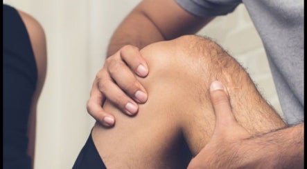 Knee massage at NHTL Sports Massage in Krugersdorp, Gauteng, ZA, enhancing mobility and reducing tension.