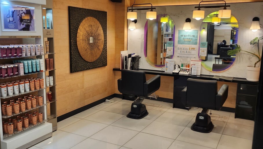 Modern salon interior at 이철헤어커커 명동2호점 LeeChul HairKerker Myeongdong 2nd Branch, Seoul, KR.