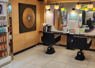Modern salon interior at 이철헤어커커 명동2호점 LeeChul HairKerker Myeongdong 2nd Branch, Seoul, KR.