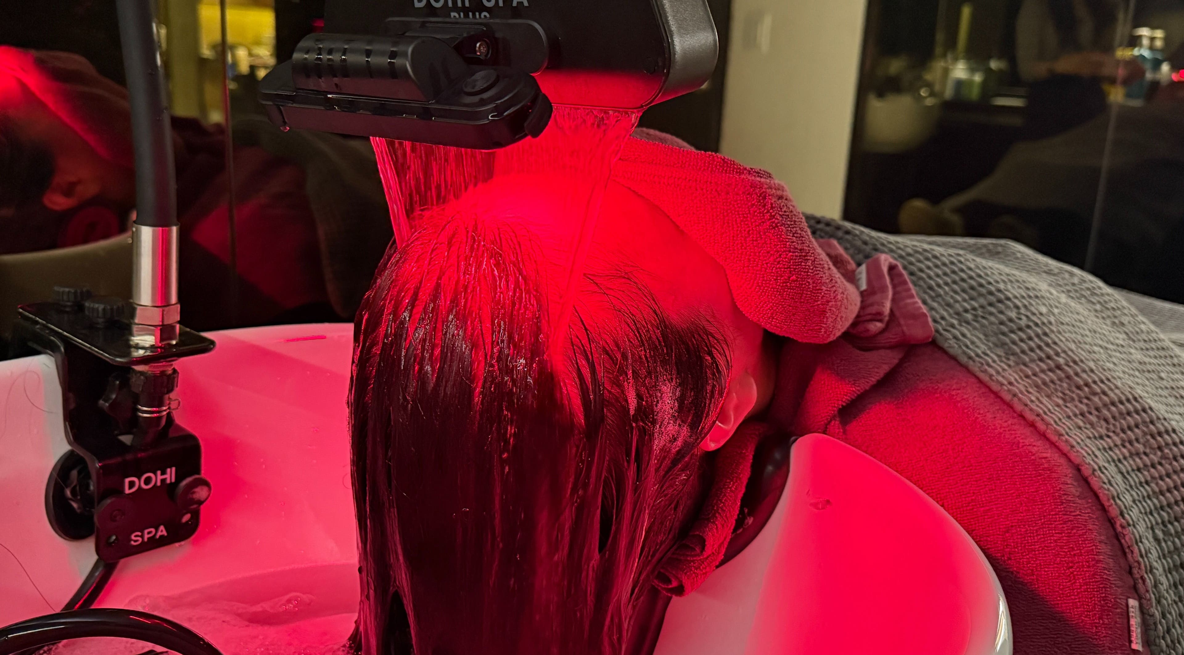 Relaxing LED scalp treatment at 이철헤어커커 명동2호점 LeeChul HairKerker Myeongdong 2nd Branch, Seoul, KR.