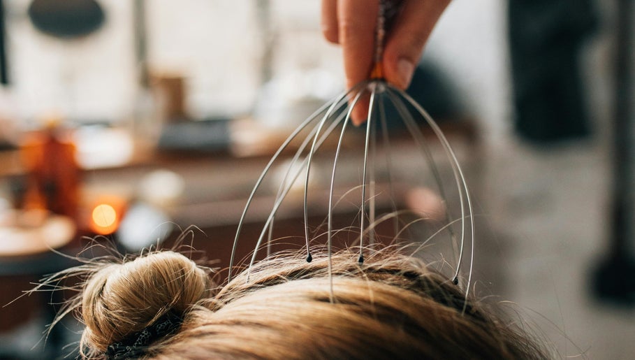 Relaxation therapy at Goosebumpz, Bali, Bali, ID using a head massager. Experience ultimate tranquility.