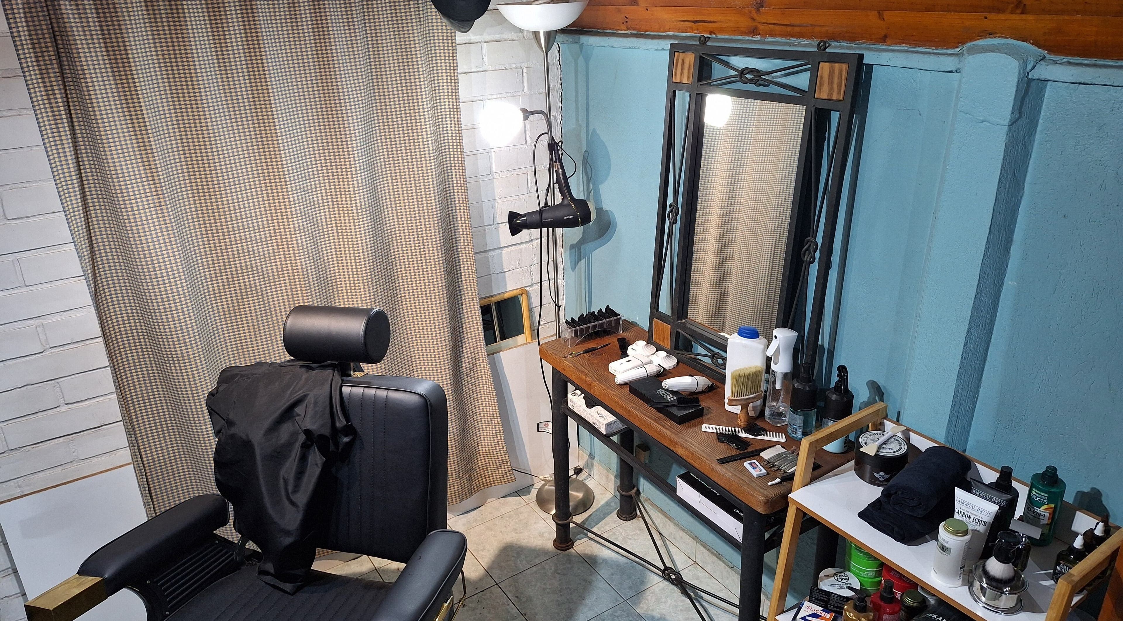 Esquina de barbería acogedora en Barbería Punto de Encuentro, Quilicura, Región Metropolitana, CL.