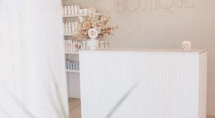 Reception area of Goddess Hair Co in Melbourne, Victoria, AU with sleek interiors and floral decor.