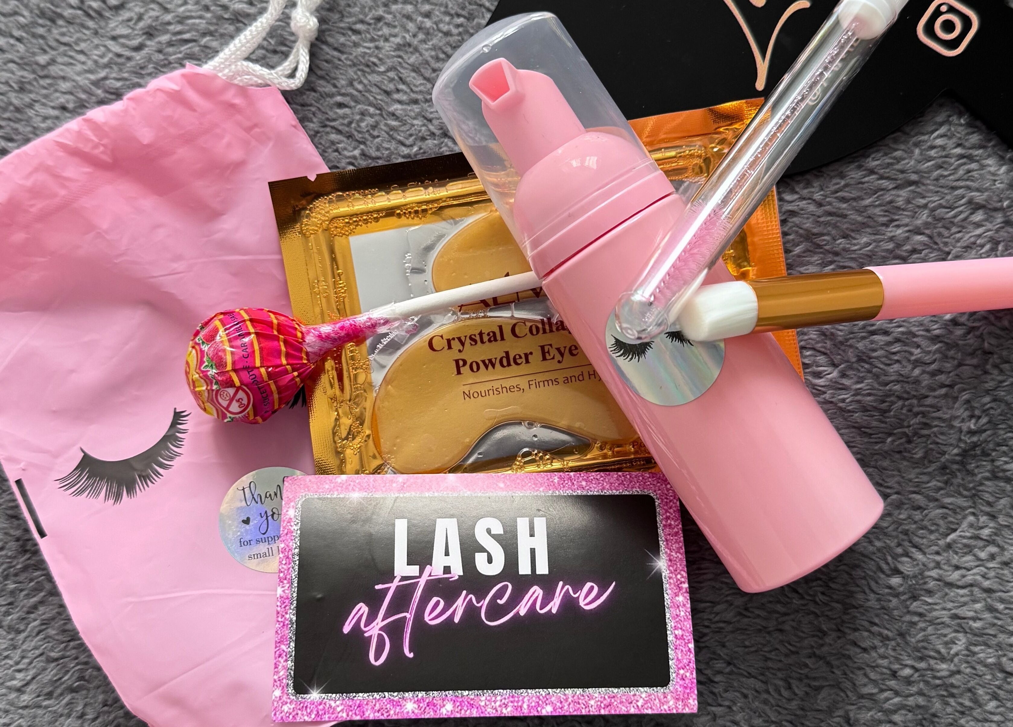 MMDÉLUXE LASHES aftercare kit with pink bag, Swindon, England, GB.