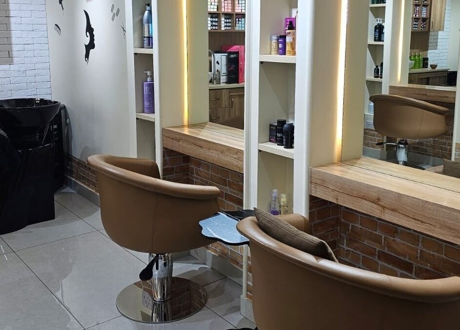 Modern styling chairs at Bloomself Beauty Ladies Saloon in Abu Dhabi, AE with sleek decor for premium service.