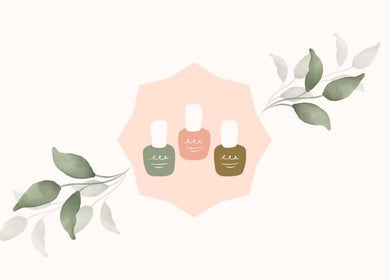 Três frascos de esmalte em Naná Nails, Minas Gerais, Minas Gerais, BR, adornados por folhas verdes.