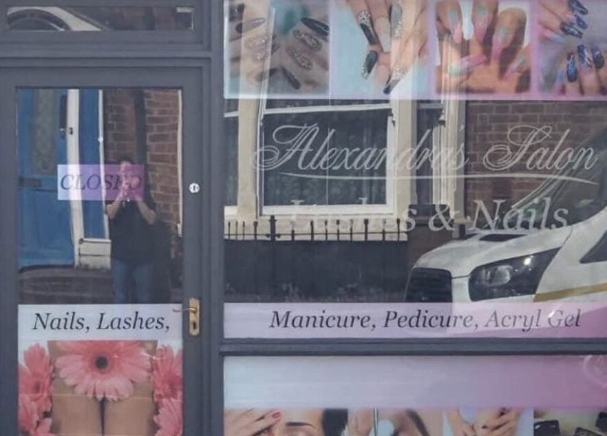 Salon Manicure din Stafford, England, GB, oferind servicii profesionale de unghii și înfrumusețare.